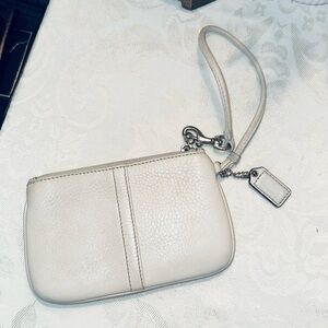 Coach‎ White Leather Wristlet EUC